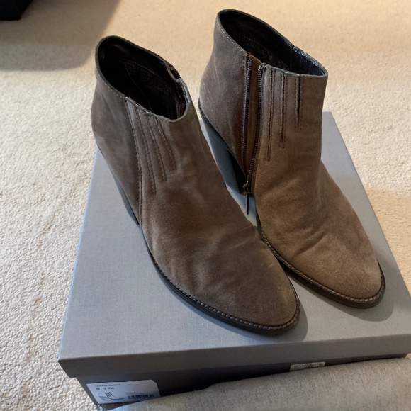 Aquatalia Loren Suede bootie - Picture 2 of 6